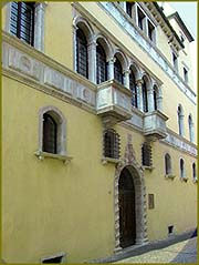 Palazzo Reviviscar o Persico Piloni